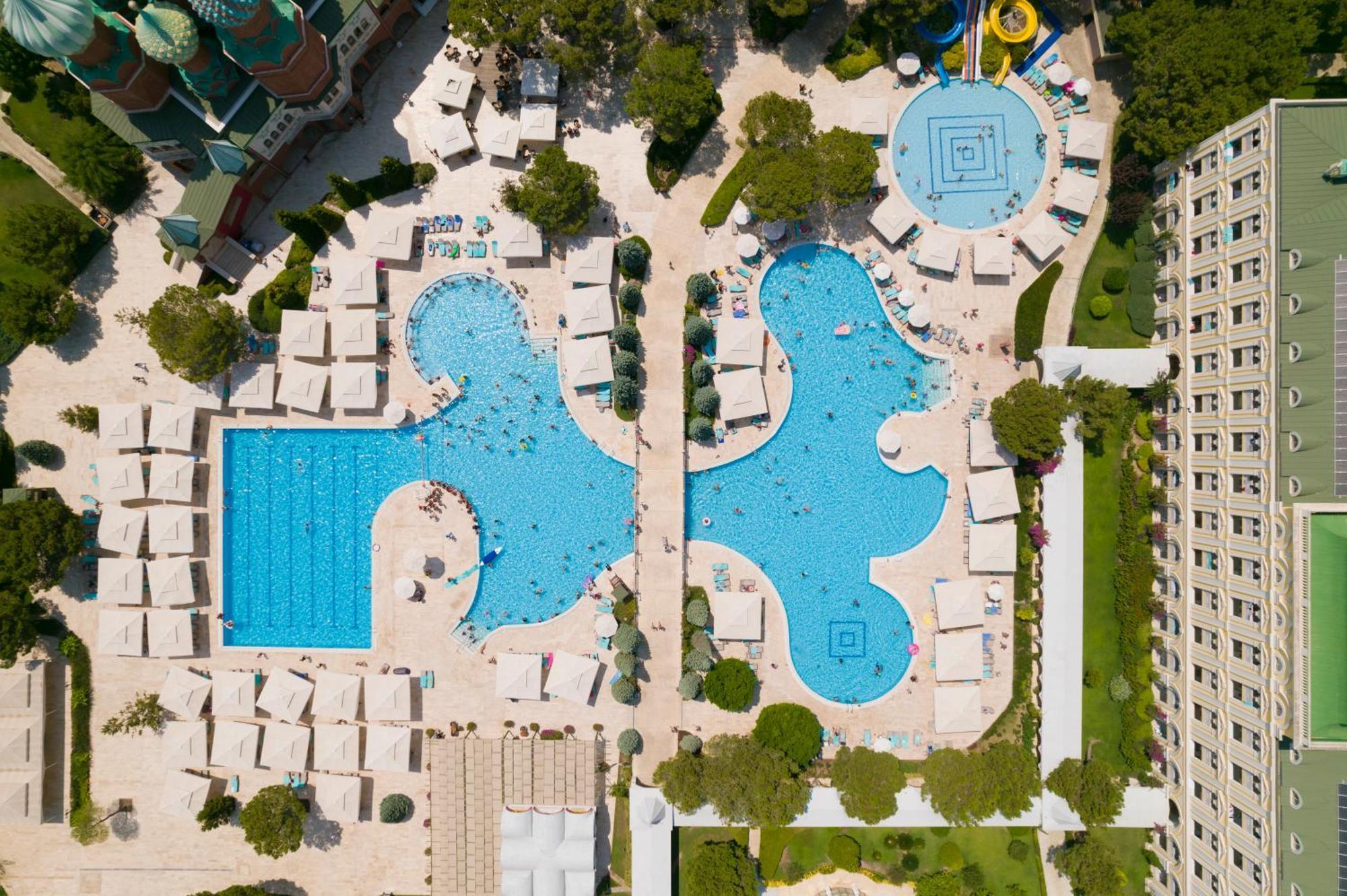 Kremlin Palace Antalia Esterno foto Aerial view of the pool complex